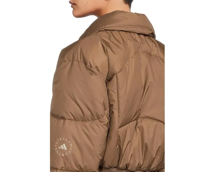Короткая утепленная зимняя куртка adidas by Stella McCartney с капюшоном и ветрозащитой
