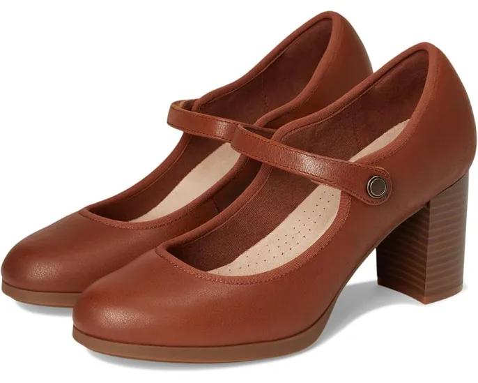 Туфли Clarks Bayla Lily в стиле Mary Jane с каблуком и застежкой на липучке