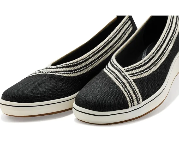 Слипоны Breezesky Air от Clarks с эластичными вставками и стелькой Cloudsteppers