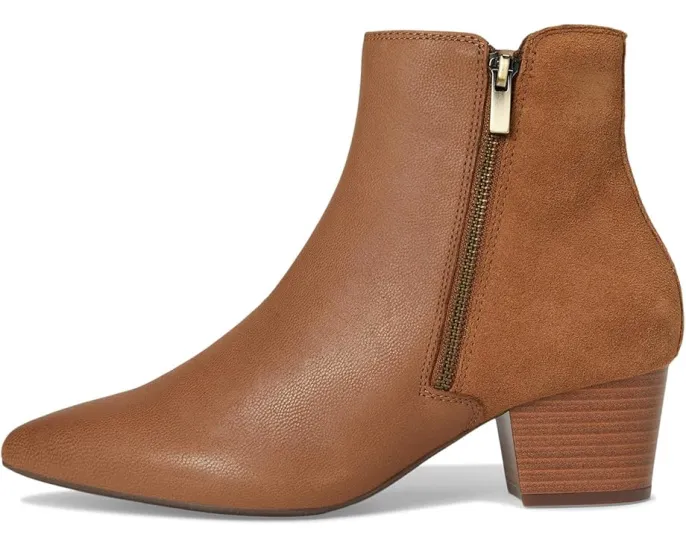 Ботинки Clarks Ellanie Vibe с заостренным носком и пеной Ultimate Comfort в стельке