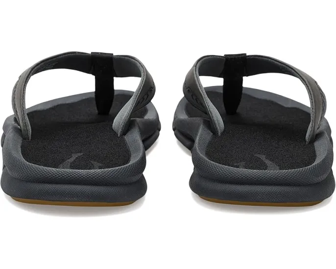 OluKai шлепанцы Akeu для солнечных дней с гибкой стелькой из ЭВА