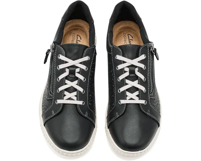 Ботинки Caroline Rio от Clarks с лазерной перфорацией и боковой молнией