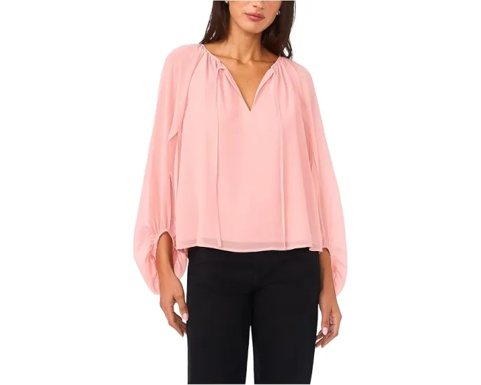 Блузка с объемными рукавами от Vince Camuto с V-образным вырезом