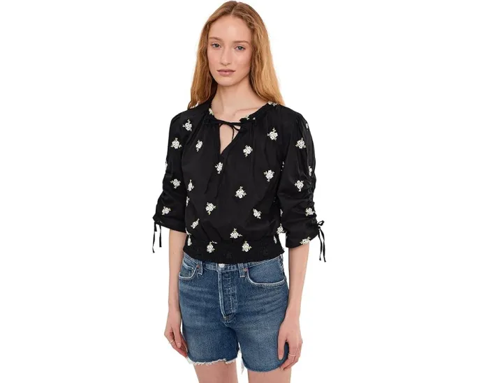 Блузка CeCe с вышивкой, рукавом три четверти с буфами и сборкой