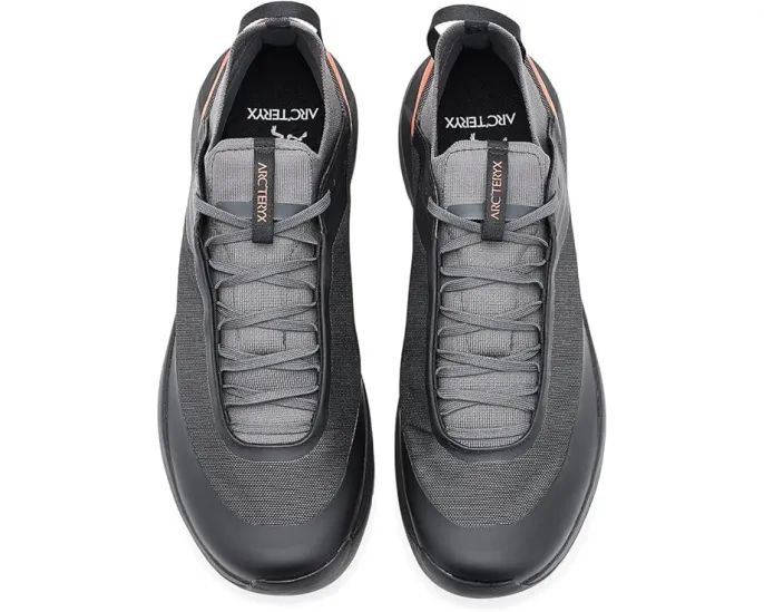 Кроссовки Vertex Alpine с цельным мыском и подошвой Vibram MegaGrip