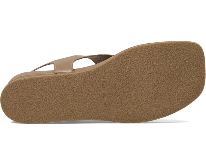 Сандалии Bernardo Concord с перемычкой между пальцами и регулируемым ремешком