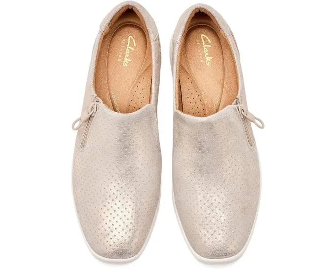 Повседневные туфли Clarks Lynell Sky с клиновидным каблуком и застежкой-молнией