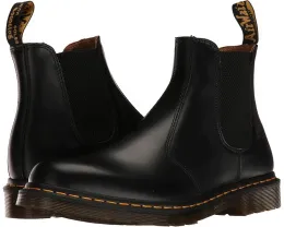 Челси Dr. Martens 2976 Yellow Stitch из гладкой кожи с минималистичным дизайном