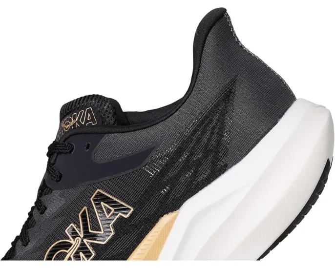 Карбоновые кроссовки Hoka Rocket X 3 для достижения личного рекорда