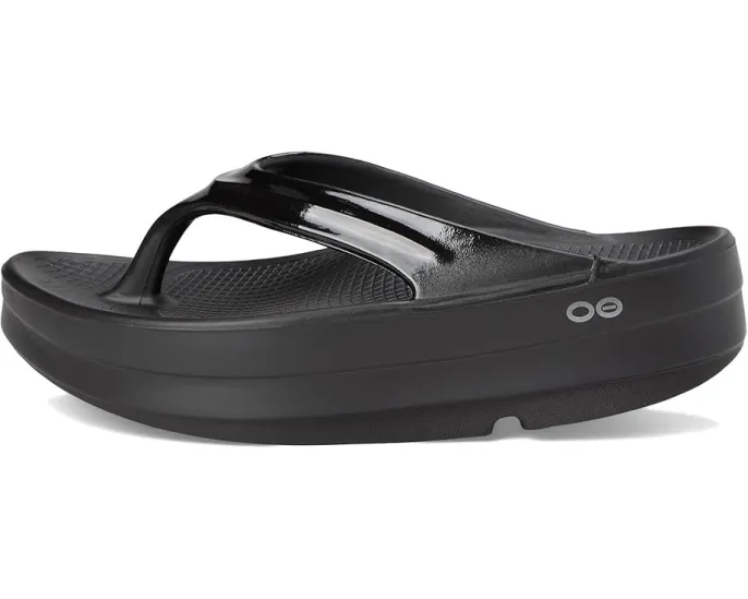 Сланцы OOFOS Oomega Thong с технологией OOfoam для восстановления