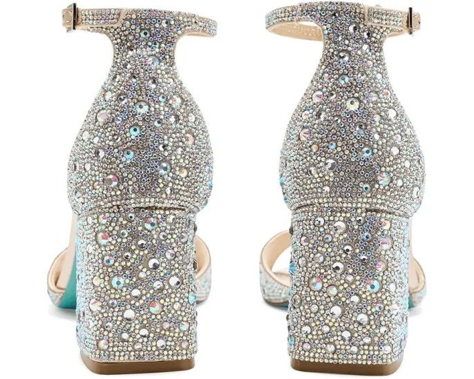 Босоножки Blue by Betsey Johnson Kami с открытым носком и украшениями