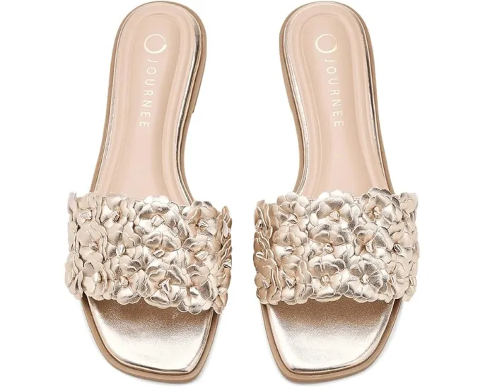 Босоножки Azalea на платформе с цветочным декором Journee Collection