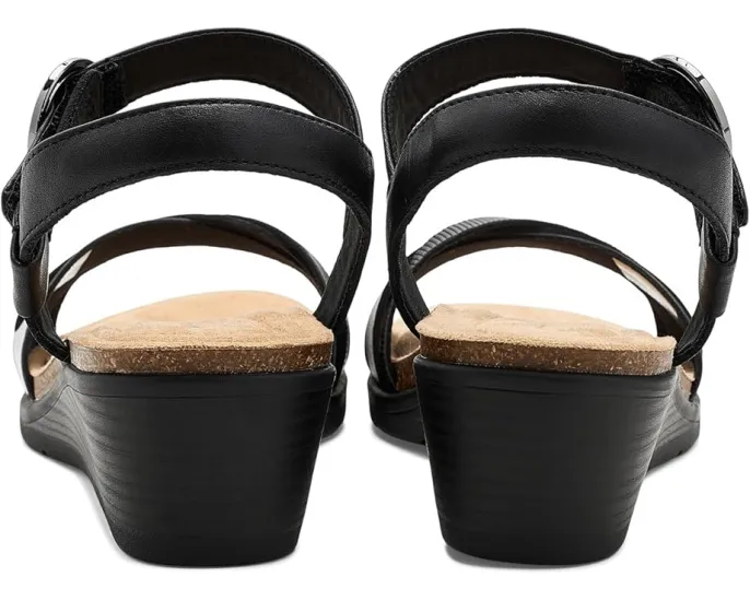 Сандалии Kacha Twist Clarks на низком клине 55 мм с контрастными ремешками и липучкой