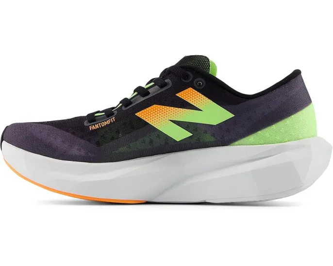 Беговые кроссовки New Balance FuelCell Rebel v4 с пеной FuelCell