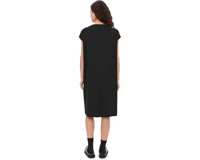 Платье Eileen Fisher с воротником-воронкой и короткими рукавами