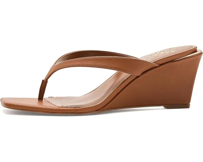 Сандалии-вьетнамки Cianna Thong Wedge Vince Camuto на танкетке