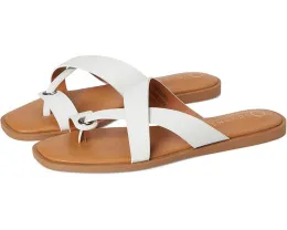 Сандалии Prizzie с кольцом для пальца от Journee Collection