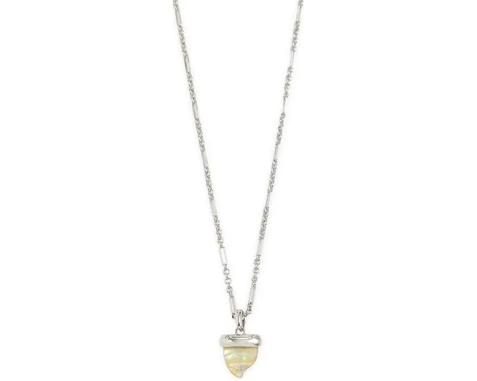 Короткое колье Kendra Scott Oleana с подвеской из перламутра в форме акульего зуба
