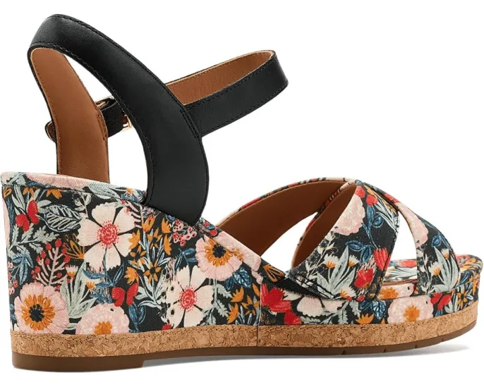 Сандалии Clarks Chicly Floral с контурной стелькой и ремешком на пряжке