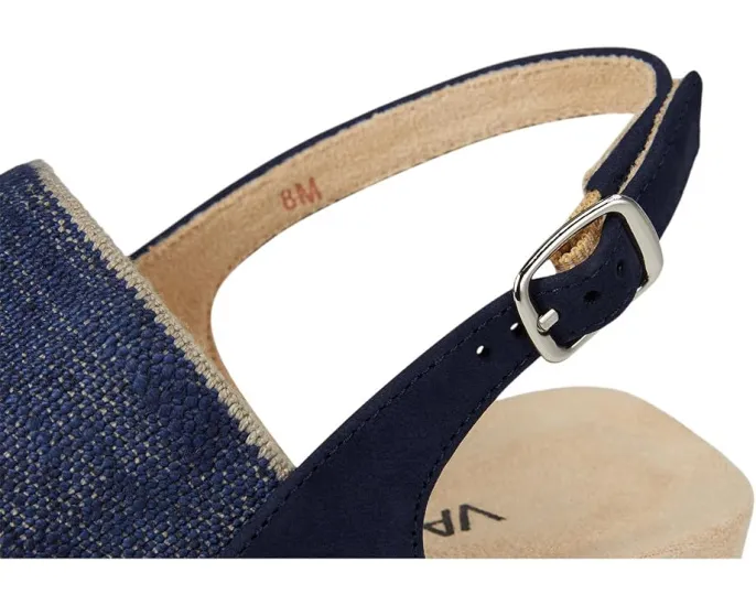 Босоножки Vaneli Catlee на платформе с открытым носком и перекрестными ремешками