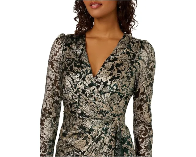 Короткое платье-рап Adrianna Papell с V-образным вырезом и длинными рукавами