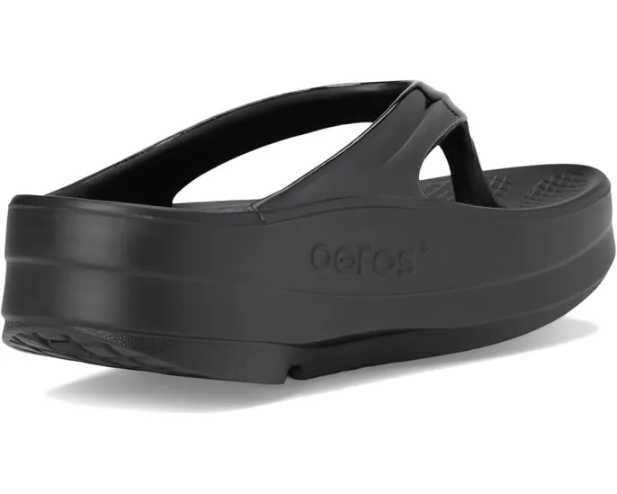 Сланцы OOFOS Oomega Thong с технологией OOfoam для восстановления