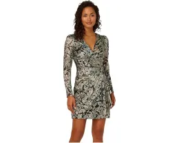 Короткое платье-рап Adrianna Papell с V-образным вырезом и длинными рукавами