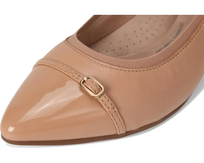 Балетки Natalyn Dusk от Clarks с заостренным носком и пряжкой