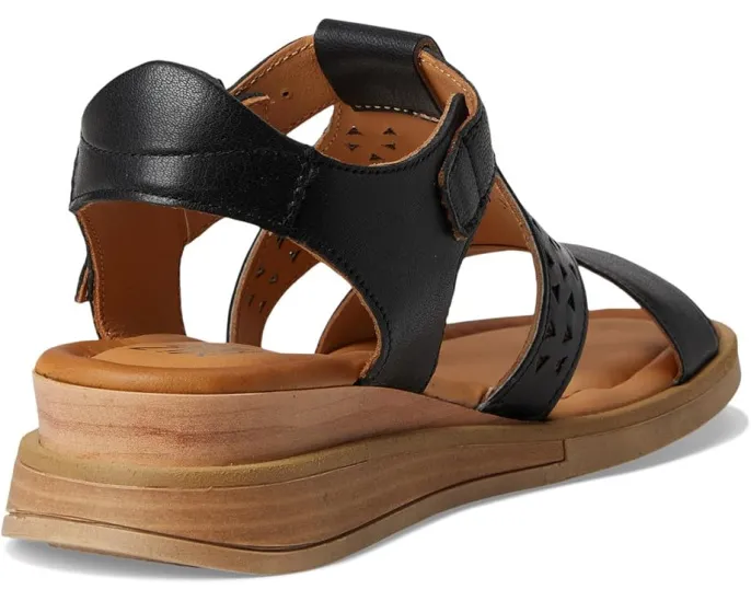 Сандалии Miz Mooz Chessy на клиновидной подошве с геометрическими вырезами