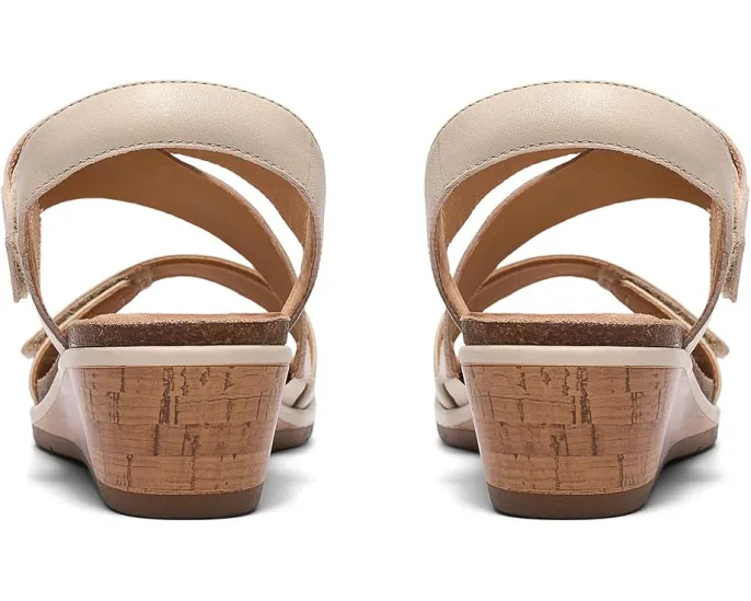 Clarks Kacha Wave сандалии на низком клине из мягкой кожи и контрастными ремешками