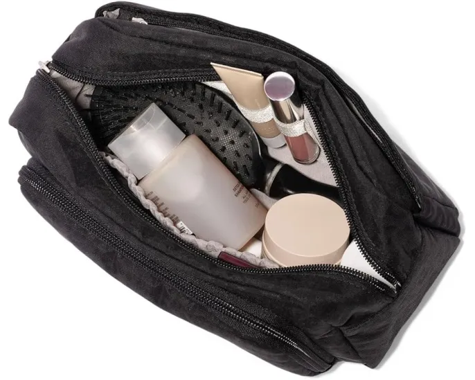 Косметичка Baggallini с отделениями для кистей и несколькими карманами