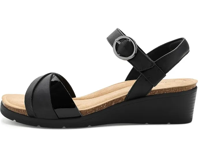 Сандалии Kacha Twist Clarks на низком клине 55 мм с контрастными ремешками и липучкой