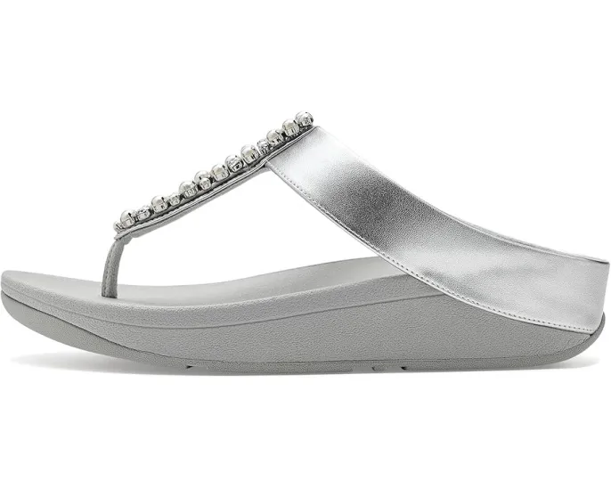 Сандалии FitFlop Fino с ремешком между пальцев и декором из жемчуга и кристаллов