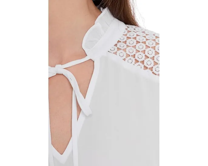 Блуза Lorelei с кружевной кокеткой и воротником-жабо NYDJ