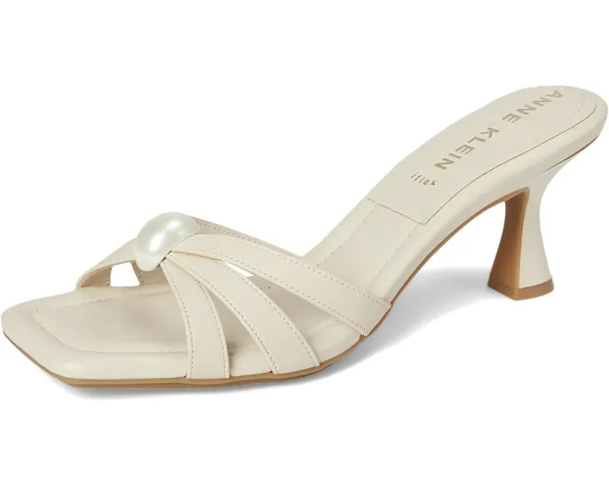 Босоножки Anne Klein Jonelle с жемчужным декором и котячьим каблуком