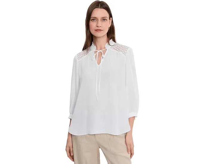 Блуза Lorelei с кружевной кокеткой и воротником-жабо NYDJ