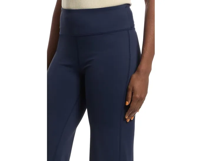 Брюки Moveknit Bonded Pants от TravisMathew с расклешенным низом и высокой талией