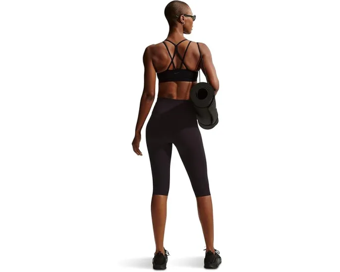 Спортивный бюстгальтер Nike Dri-FIT Zenvy с легкой поддержкой и поролоновыми чашками