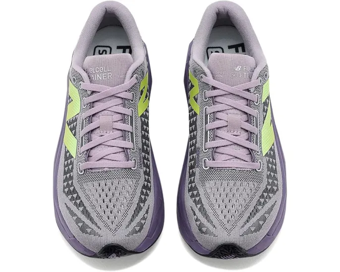 Беговые кроссовки New Balance FuelCell SuperComp Trainer v3 с карбоновой пластиной