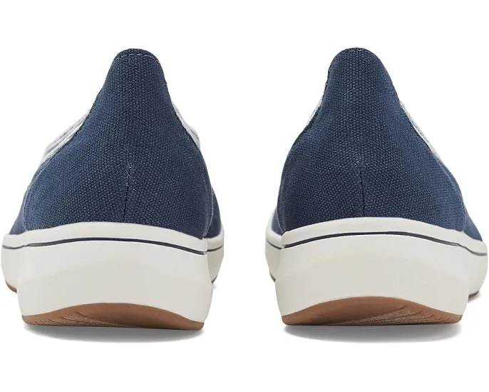 Слипоны Breezesky Air от Clarks с эластичными вставками и стелькой Cloudsteppers