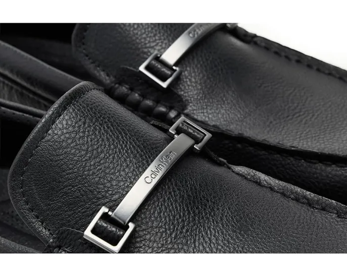 Лоферы Otilis от Calvin Klein с квадратным носком и металлическим акцентом