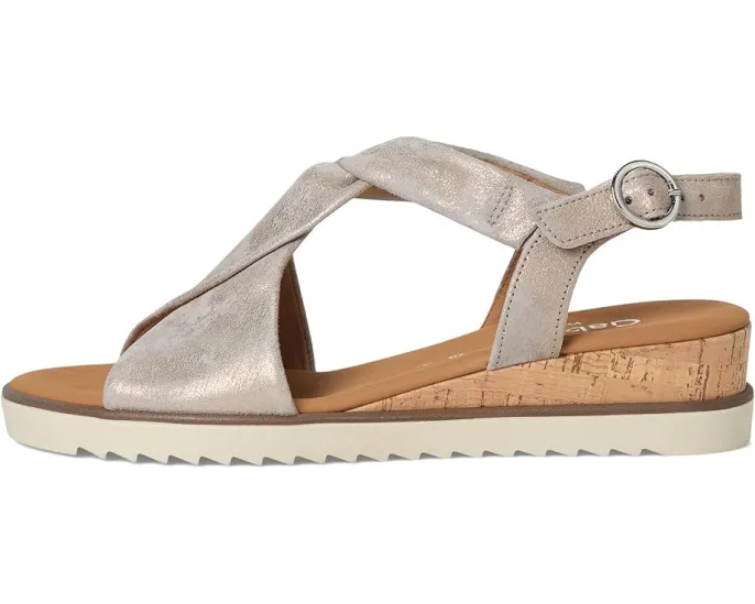 Босоножки Gabor 62.751 на платформе с ремешком на пряжке и резиновой подошвой