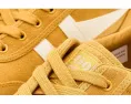 Кроссовки Badminton Suede от Gola с верхом из замши и винтажной подошвой