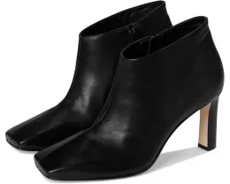 Ботильоны Garda от Bernardo с асимметричным силуэтом и квадратным носком