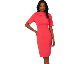 Платье-футляр с воротником-стойкой и V-образной спиной от Adrianna Papell