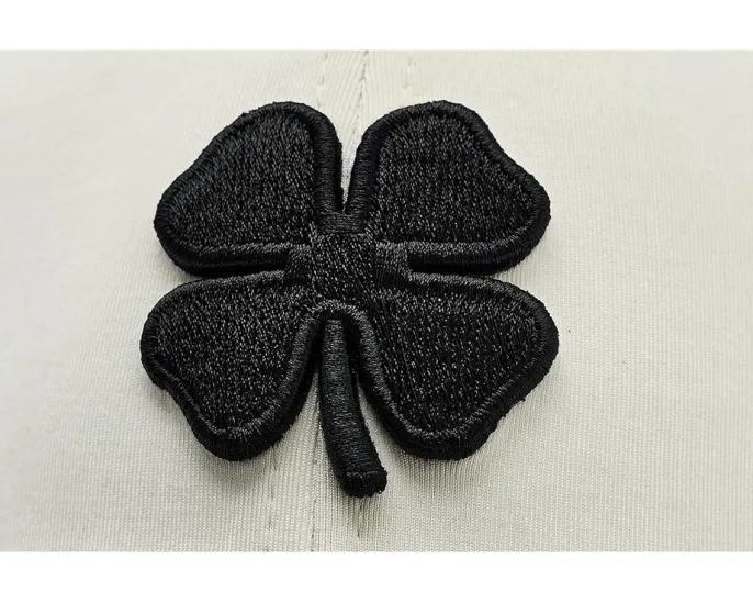 Кепка Premium Clover 175 от Black Clover с вышитым клевером и спортивной эстетикой