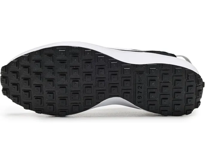 Кроссовки Nike Waffle Debut с вафельной подошвой и замшевыми вставками