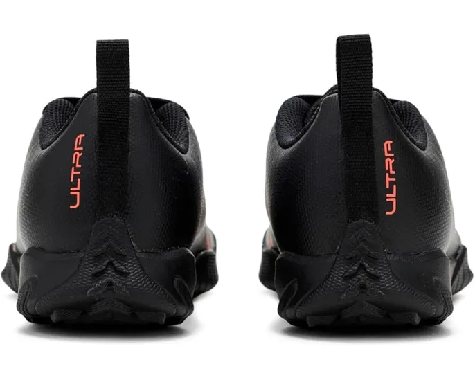 Детские футбольные бутсы PUMA Ultra 6 Play для тренировок на искусственном газоне с легкой опорной рамой