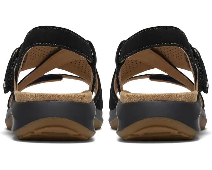 Сандалии Maelynn Gem Clarks из нубука с металлическими деталями на клиновидном каблуке