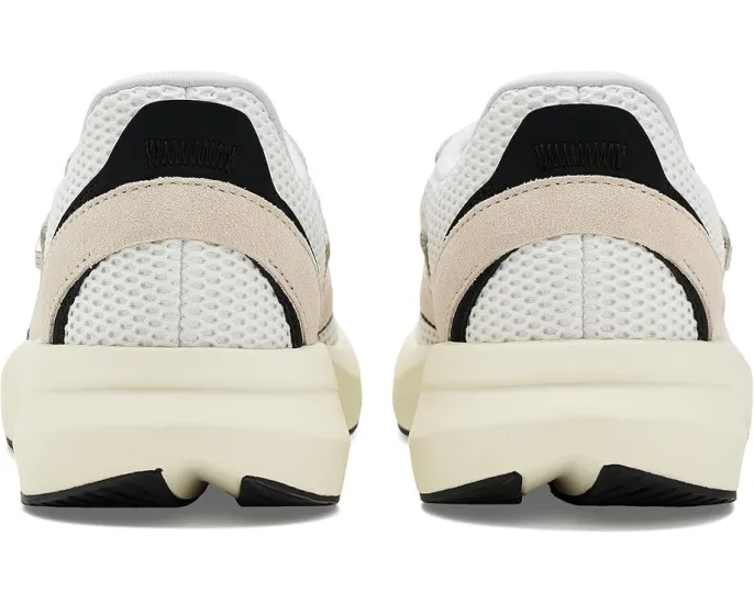 Кроссовки для бега adidas Lightblaze с резиновым верхом и круглым носком